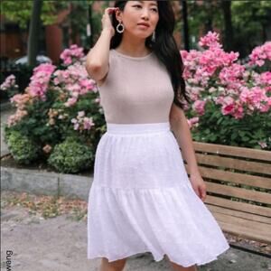 Ann Taylor White Flower Clip Full Skirt